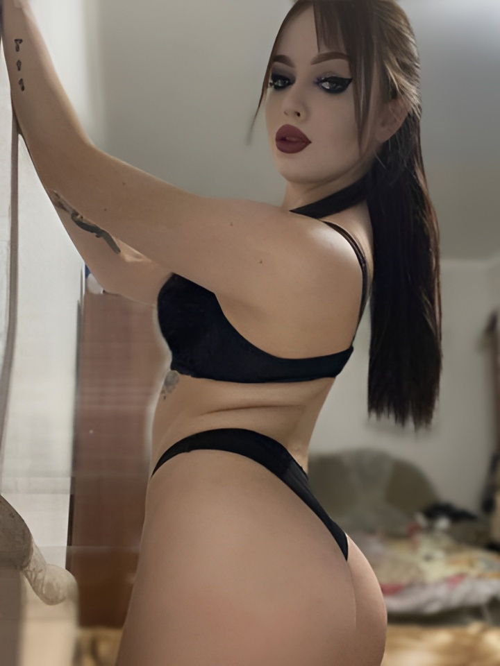 Эмиля привлекательная девушка из Белово цена от 5000 руб