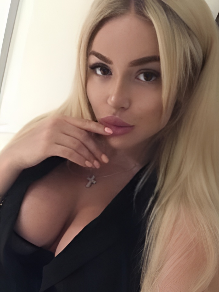 Леля привлекательная девушка из Белово цена от 3000 руб