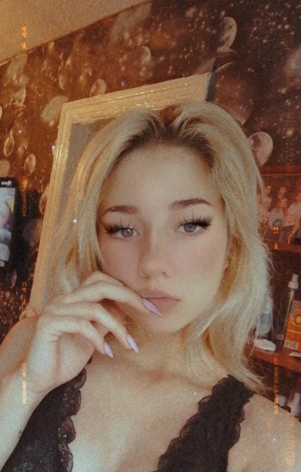 Анжела привлекательная девушка из Белово цена от 3000 руб