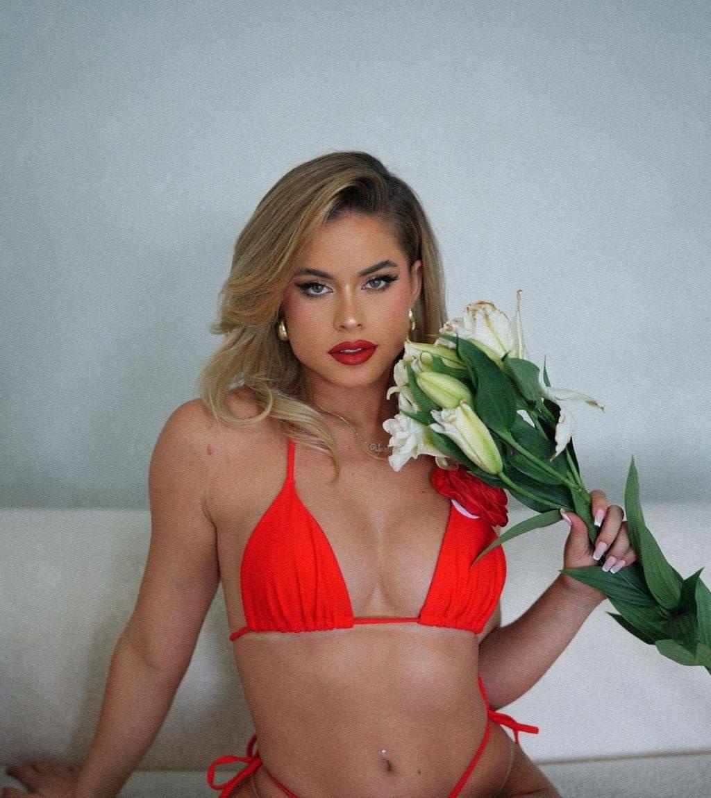 Светка привлекательная девушка из Белово цена от 4000 руб